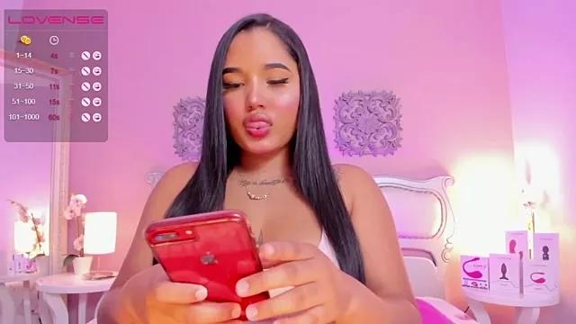 Discover our girls online shows and discover the company of countless livestreamers, with stunning shapes, sex toys and more.
