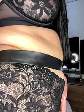 Discover our girls online shows and discover the company of countless livestreamers, with stunning shapes, sex toys and more.