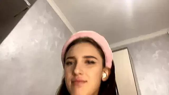 Photos of TifanyRawi from StripChat is Freechat