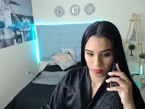 Discover our girls online shows and discover the company of countless livestreamers, with stunning shapes, sex toys and more.