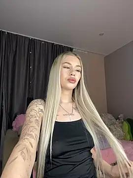 Discover our girls online shows and discover the company of countless livestreamers, with stunning shapes, sex toys and more.