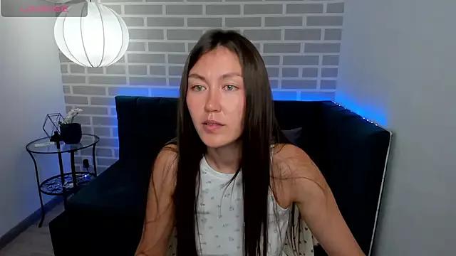 Discover our girls online shows and discover the company of countless livestreamers, with stunning shapes, sex toys and more.