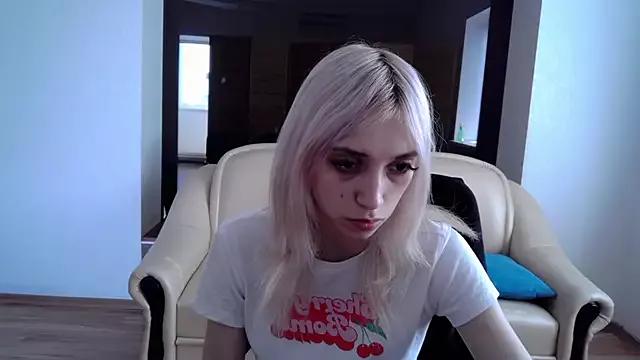 Discover our girls online shows and discover the company of countless livestreamers, with stunning shapes, sex toys and more.