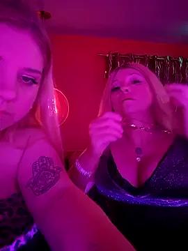 Discover our girls online shows and discover the company of countless livestreamers, with stunning shapes, sex toys and more.