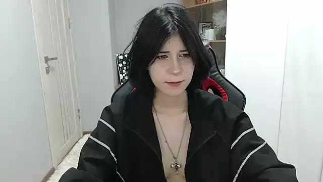 Discover our girls online shows and discover the company of countless livestreamers, with stunning shapes, sex toys and more.