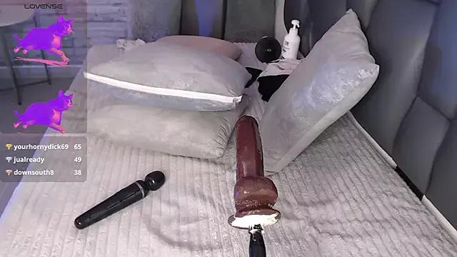 TinnaCobb from StripChat
