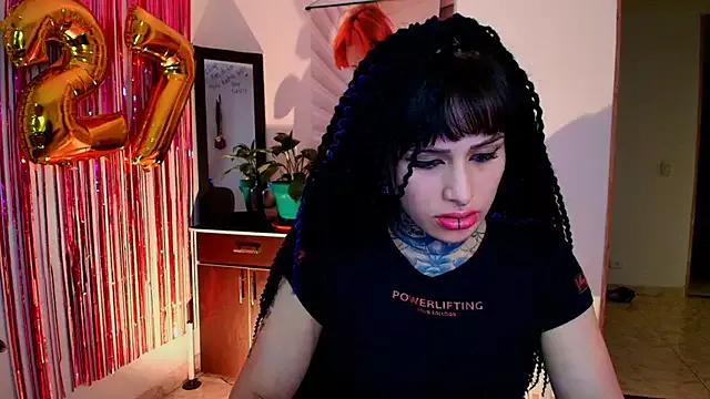 TinnaDawsom from StripChat