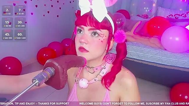 Discover our girls online shows and discover the company of countless livestreamers, with stunning shapes, sex toys and more.