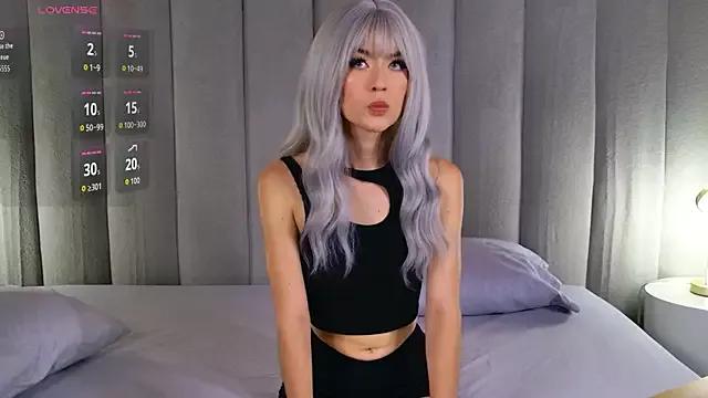 Discover our girls online shows and discover the company of countless livestreamers, with stunning shapes, sex toys and more.