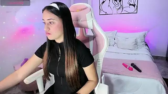 Discover our girls online shows and discover the company of countless livestreamers, with stunning shapes, sex toys and more.