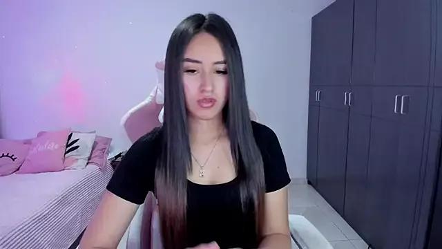 Discover our girls online shows and discover the company of countless livestreamers, with stunning shapes, sex toys and more.