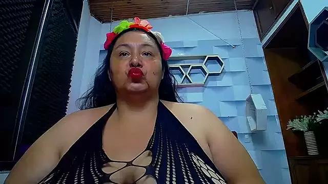Discover our girls online shows and discover the company of countless livestreamers, with stunning shapes, sex toys and more.