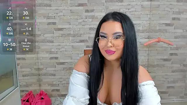 Discover our girls online shows and discover the company of countless livestreamers, with stunning shapes, sex toys and more.