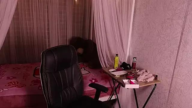 Discover our girls online shows and discover the company of countless livestreamers, with stunning shapes, sex toys and more.