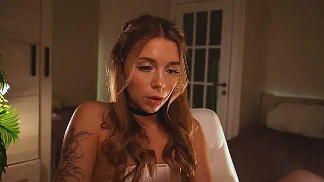 Discover our girls online shows and discover the company of countless livestreamers, with stunning shapes, sex toys and more.