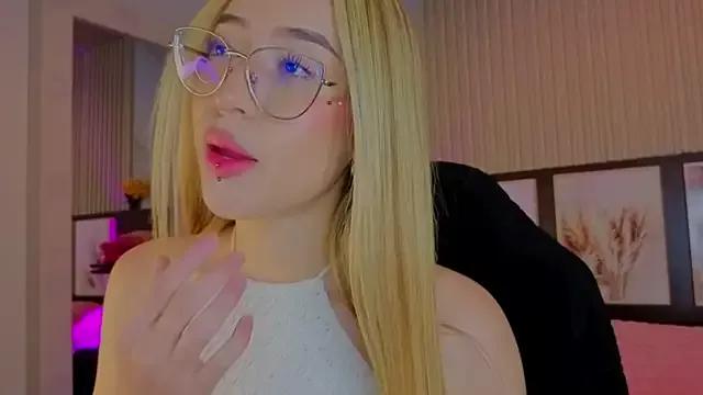 tokyoluu from StripChat is Freechat