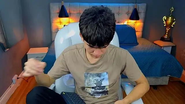 Tommy18__ from StripChat