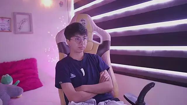 tommy_blue from StripChat