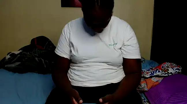 Toomuchbooty33 from StripChat