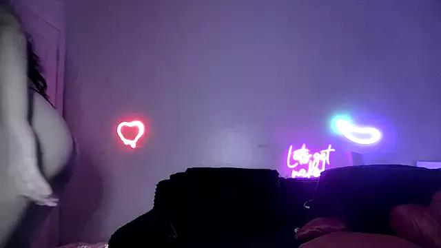 torithequeen from StripChat is Freechat