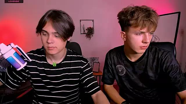 travis_wolf_ from StripChat is Freechat