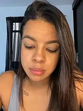Trianawhite webcams show profile image 