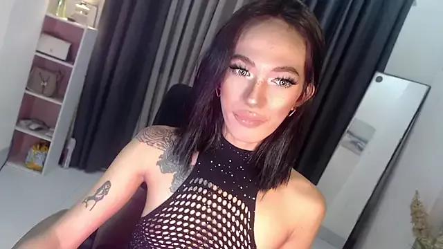 Discover our girls online shows and discover the company of countless livestreamers, with stunning shapes, sex toys and more.