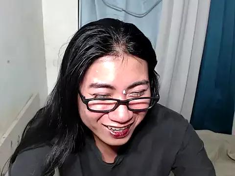 Discover our girls online shows and discover the company of countless livestreamers, with stunning shapes, sex toys and more.