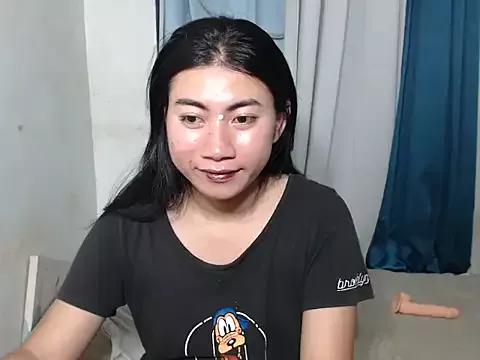 Discover our girls online shows and discover the company of countless livestreamers, with stunning shapes, sex toys and more.