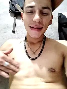 Tussi-amor from StripChat is Freechat