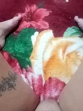 Tutti2pbuzz webcams show profile image 