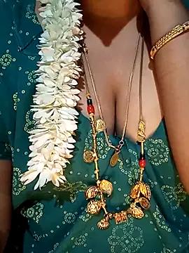 tuttifrutti17 from StripChat