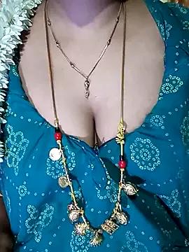 tuttifrutti17 from StripChat