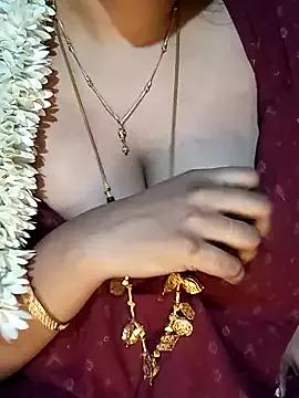 tuttifrutti17 from StripChat
