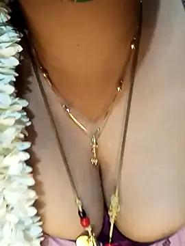 tuttifrutti17 from StripChat