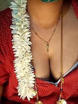 tuttifrutti17 from StripChat