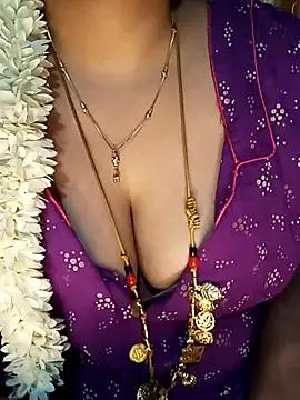 tuttifrutti17 from StripChat