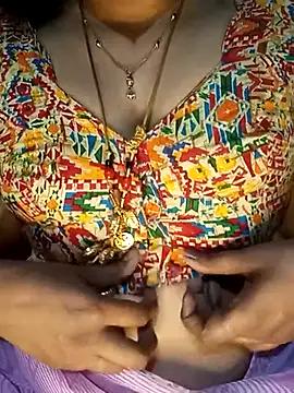 tuttifrutti17 from StripChat