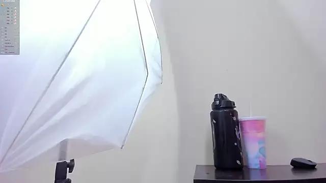 tutu_milf from StripChat