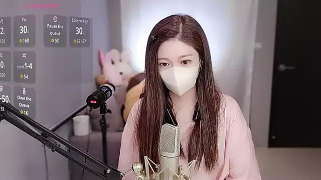 Discover our girls online shows and discover the company of countless livestreamers, with stunning shapes, sex toys and more.