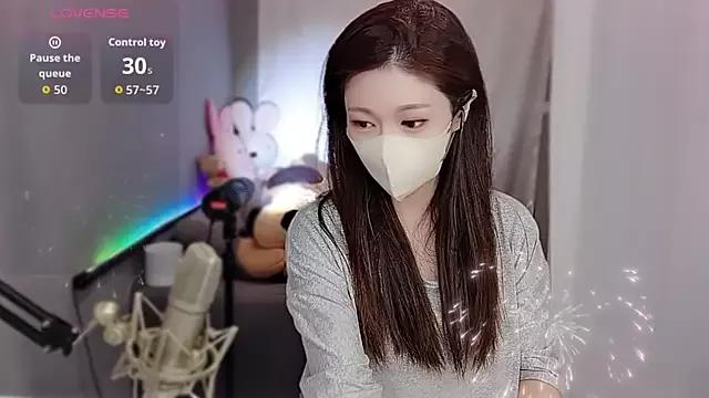 Discover our girls online shows and discover the company of countless livestreamers, with stunning shapes, sex toys and more.