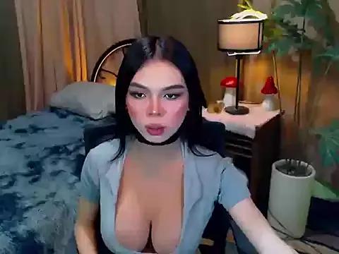 Discover our girls online shows and discover the company of countless livestreamers, with stunning shapes, sex toys and more.