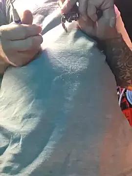 Discover our girls online shows and discover the company of countless livestreamers, with stunning shapes, sex toys and more.