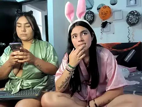 Discover our girls online shows and discover the company of countless livestreamers, with stunning shapes, sex toys and more.