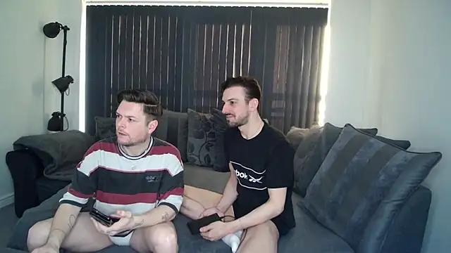 twotwinkhusbandss from StripChat