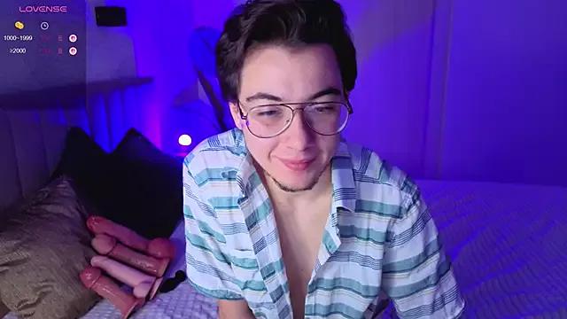 tyler_bergg from StripChat is Freechat