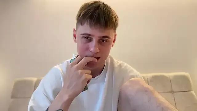 Tyler_Garner from StripChat is Freechat