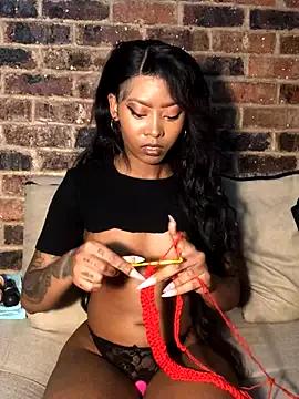 Photos of TyraaLee from StripChat is Freechat