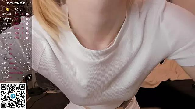 tyty_piupiu from StripChat