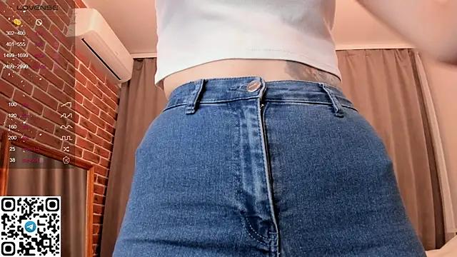 tyty_piupiu from StripChat